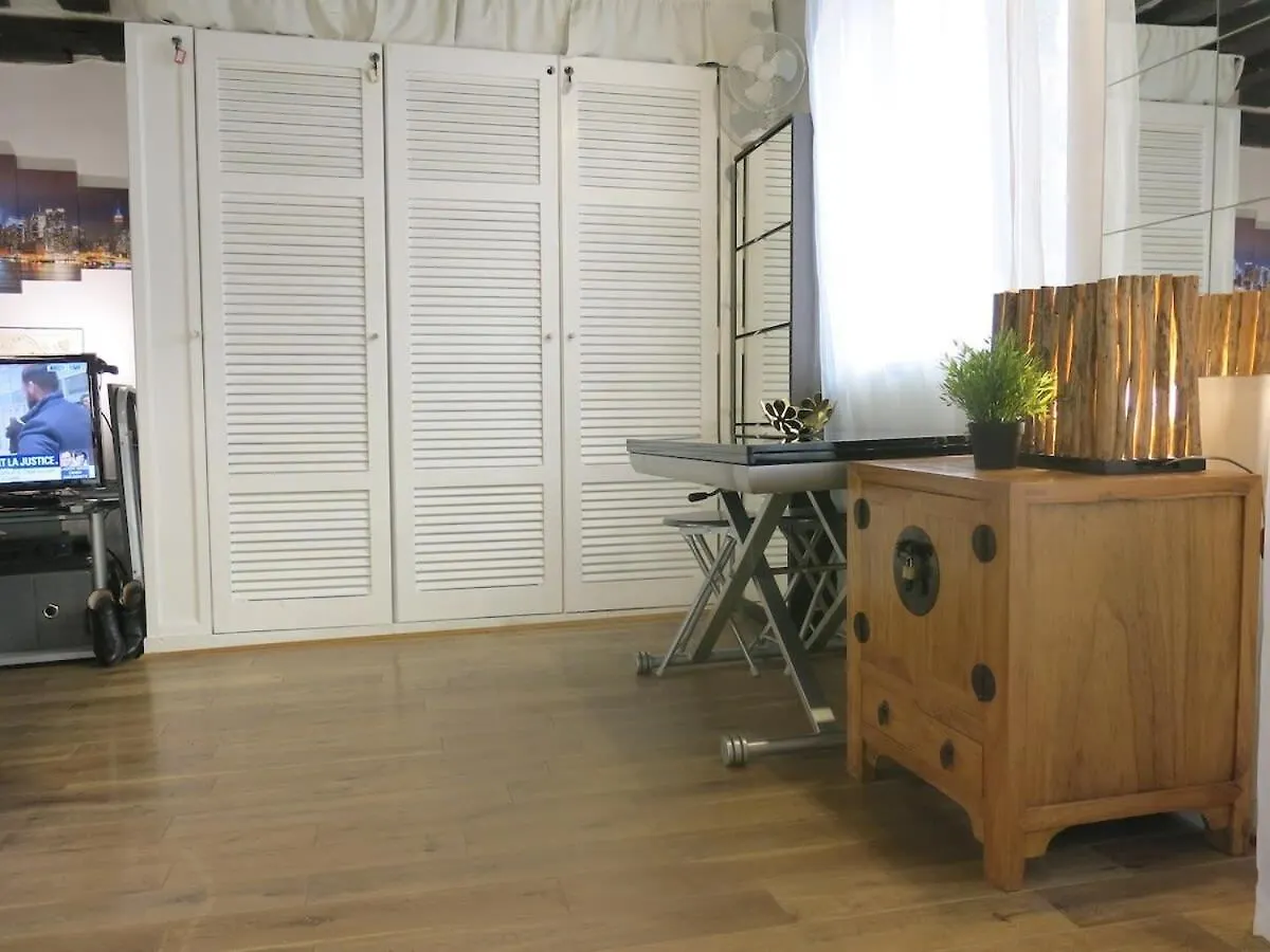 Apartment Studio Marais Charlot Citycosy Paris France
